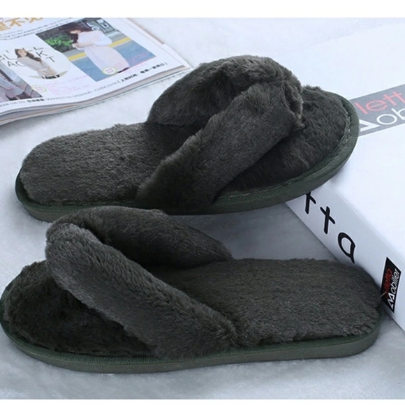 SOLD OUT Slippers - Picture 2 of 6